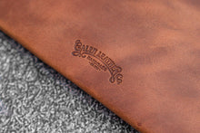Load image into Gallery viewer, Galen Leather Slip-n-Zip 4 Slots Zippered Pen Pouch - Crazy Horse Tan